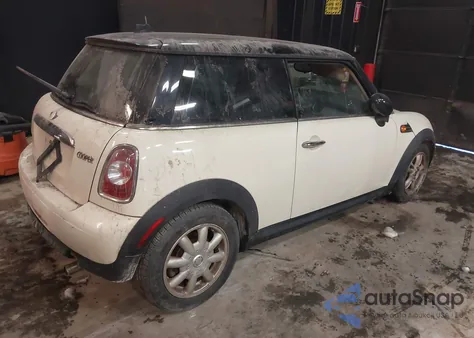 2013 Mini Hardtop Cooper z USA, uszkodzony, nr VIN WMWSU3C58DT692502